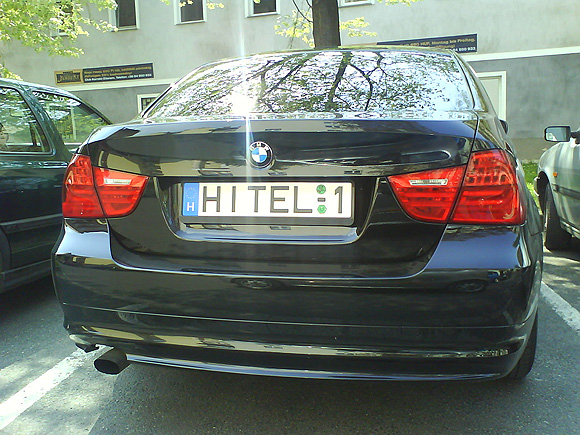 HITEL - egy briliáns BMW rendszám