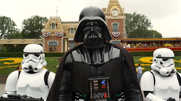 Darth Vader Disneylandben - a gonosz nagyúr is szórakozhat
